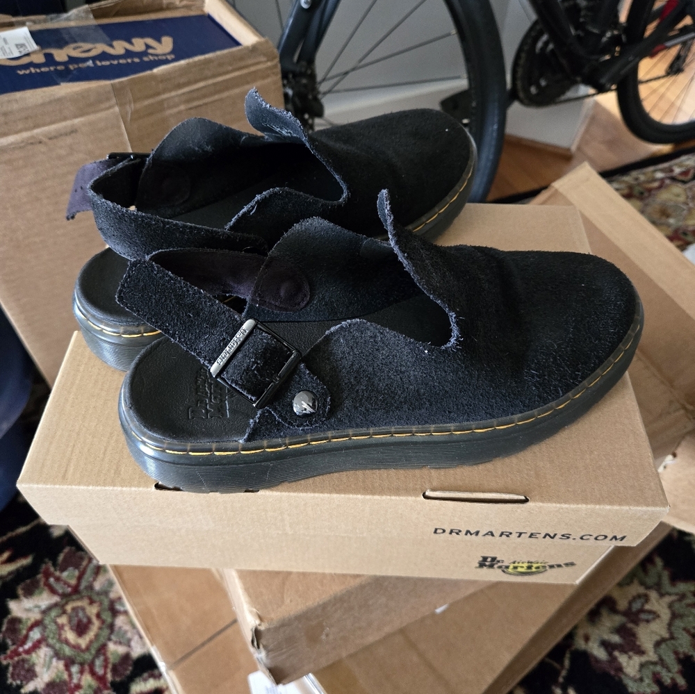 Dr. Marten Carlson Black M7/W8